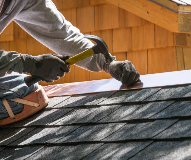 Best Roof Gutter Cleaning  in Benton City, WA